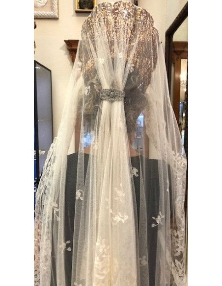 Mantilla bordada a mano en seda 130*240
