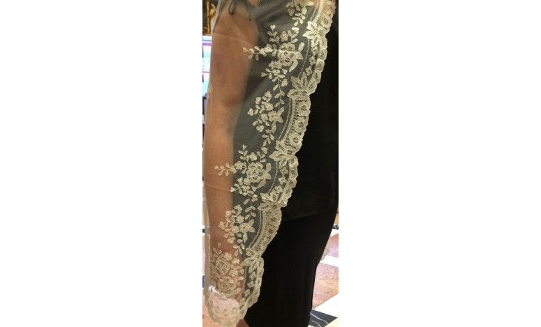 Mantilla bordada a mano en seda 130*240