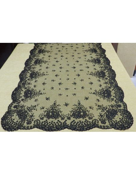Mantilla bordada a mano en seda