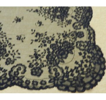 Mantilla bordada a mano en seda 2