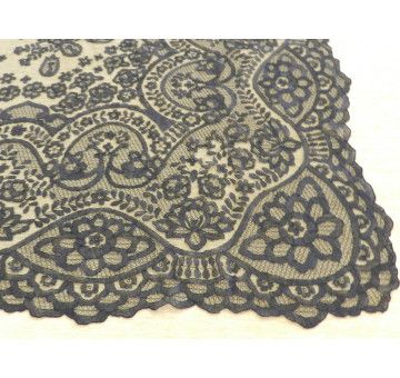 Mantilla bordada a mano en seda 2