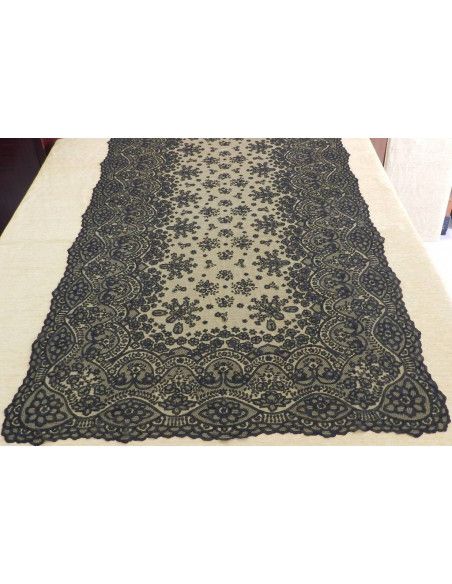 Mantilla bordada a mano en seda