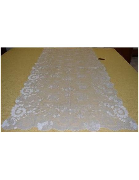 Mantilla bordada a mano en seda