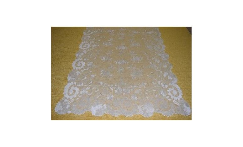 Mantilla bordada a mano en seda