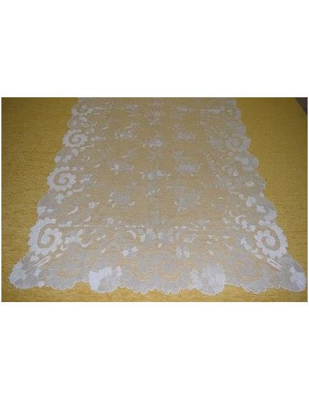 Mantilla bordada a mano en seda