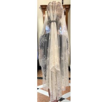 Mantilla bordada a mano en seda 2