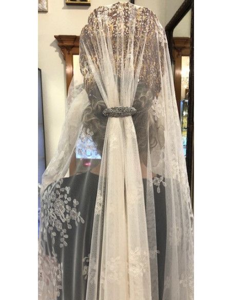 Mantilla bordada a mano en seda