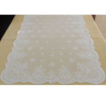 Mantilla bordada a mano en seda