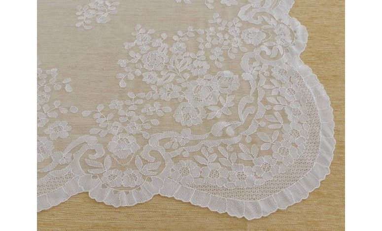 Mantilla bordada a mano en seda