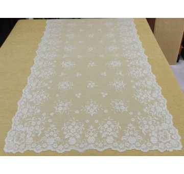 Mantilla bordada a mano en seda