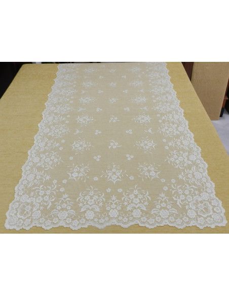 Mantilla bordada a mano en seda
