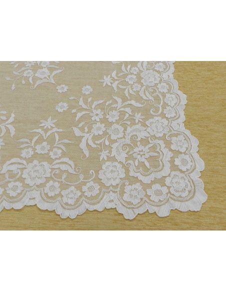 Mantilla bordada a mano en seda