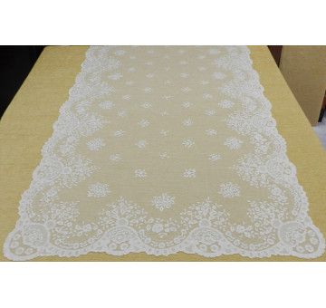 Mantilla bordada a mano en seda
