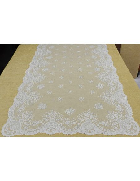 Mantilla bordada a mano en seda