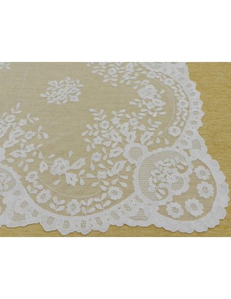 Mantilla bordada a mano en seda