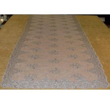 Mantilla bordada a máquina en color oro 100*220
