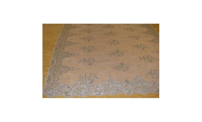 Mantilla bordada a máquina en color oro 100*220