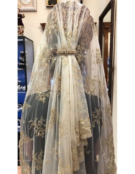 Mantilla bordada a máquina en color oro 100*220
