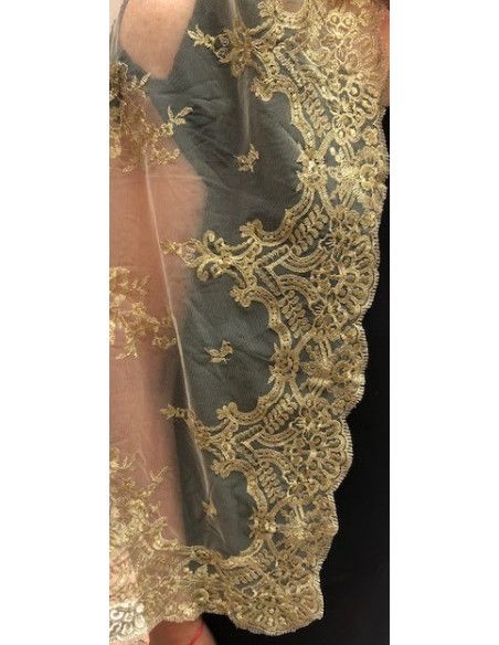 Mantilla bordada a máquina en color oro 100*220