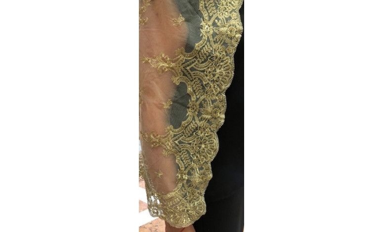 Mantilla bordada a máquina en color oro 100*220