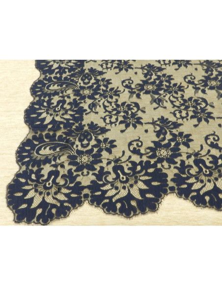 Mantilla bordada a máquina 100*220
