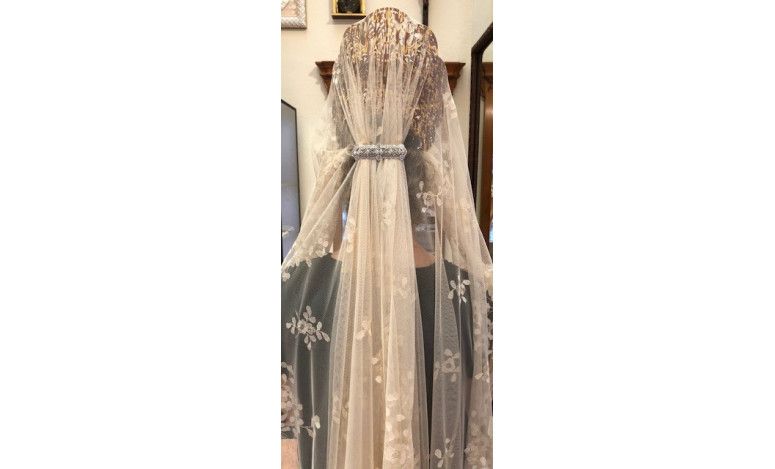 Mantilla bordada a mano en seda 120*240