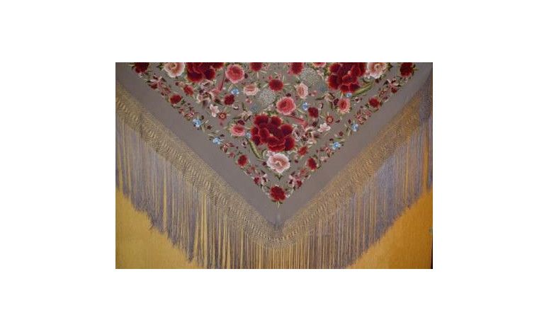 Mantón bordado a mano en seda 140cm