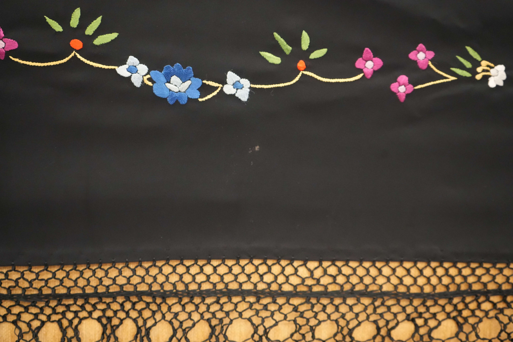 Mantón mano crespón 145cm