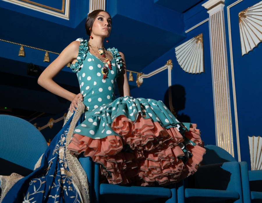 El mantón de Manila como tendencia para la feria de abril 2024