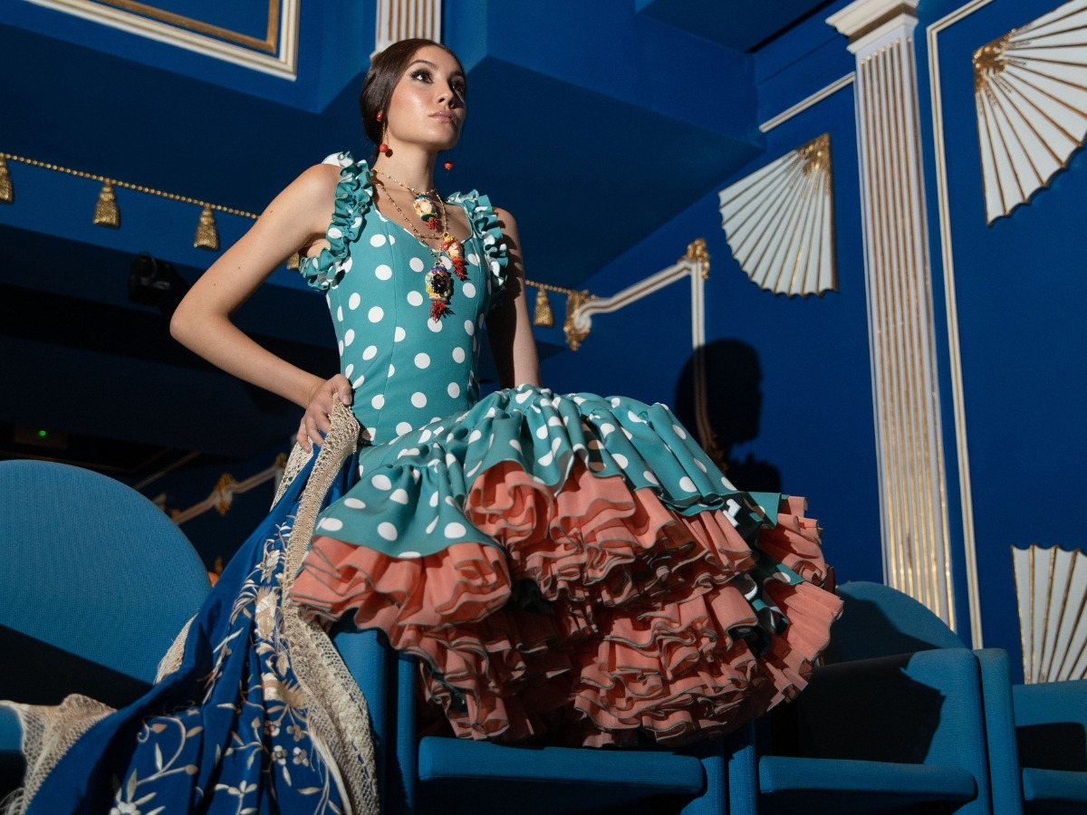 El mantón de Manila como tendencia para la feria de abril 2024